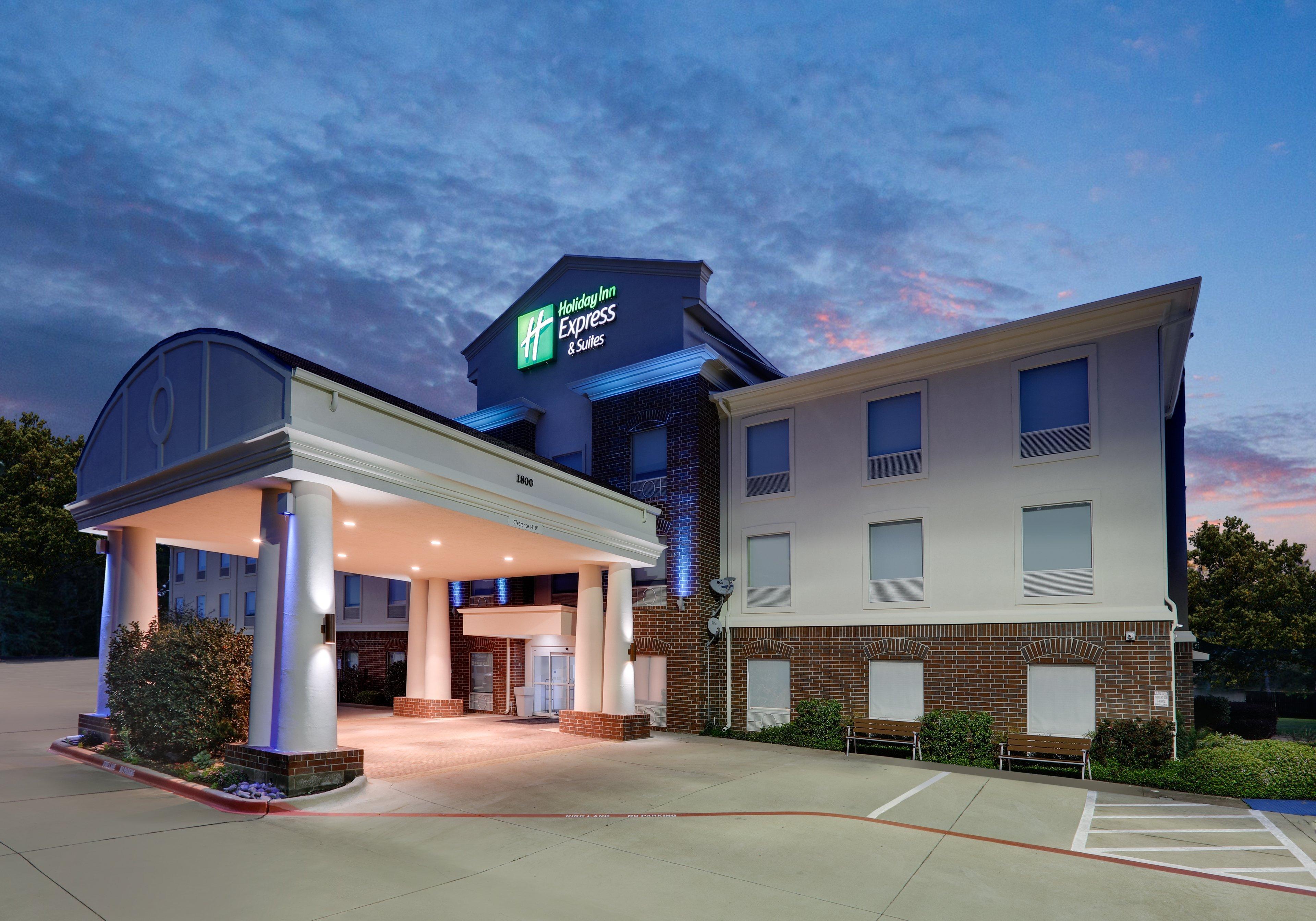 Holiday Inn Express Hotel & Suites Cleburne By Ihg Bagian luar foto