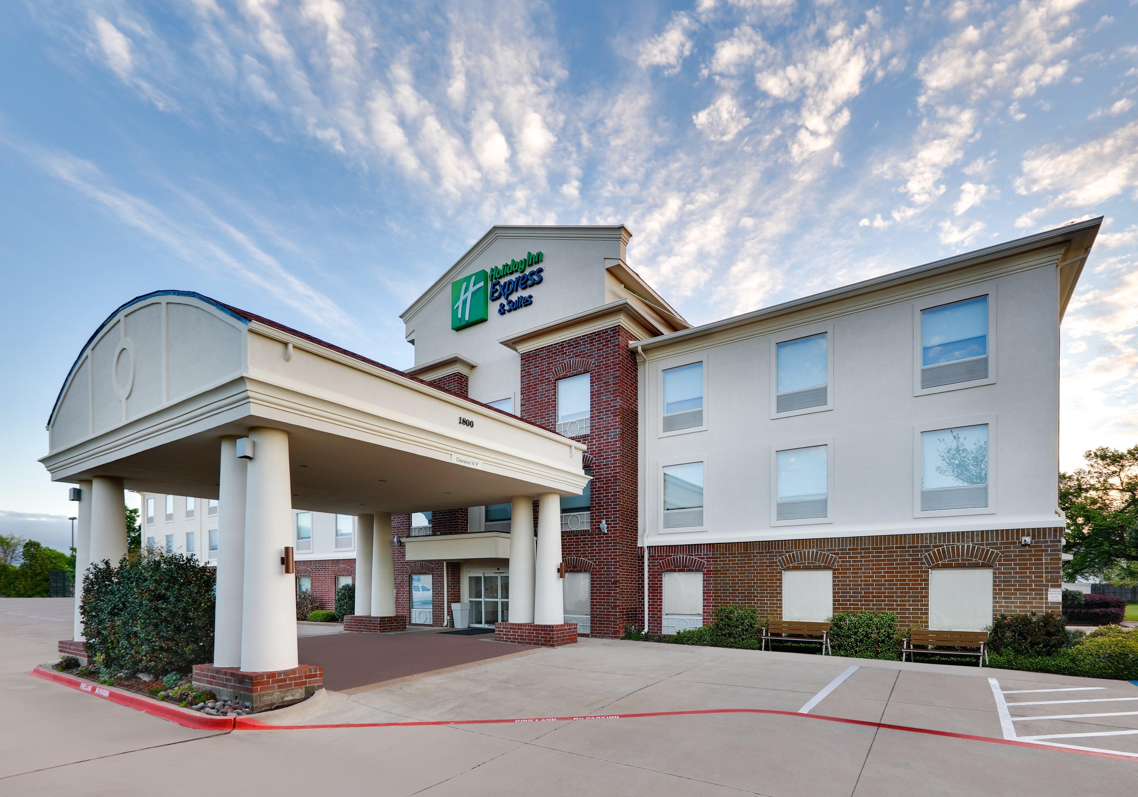 Holiday Inn Express Hotel & Suites Cleburne By Ihg Bagian luar foto