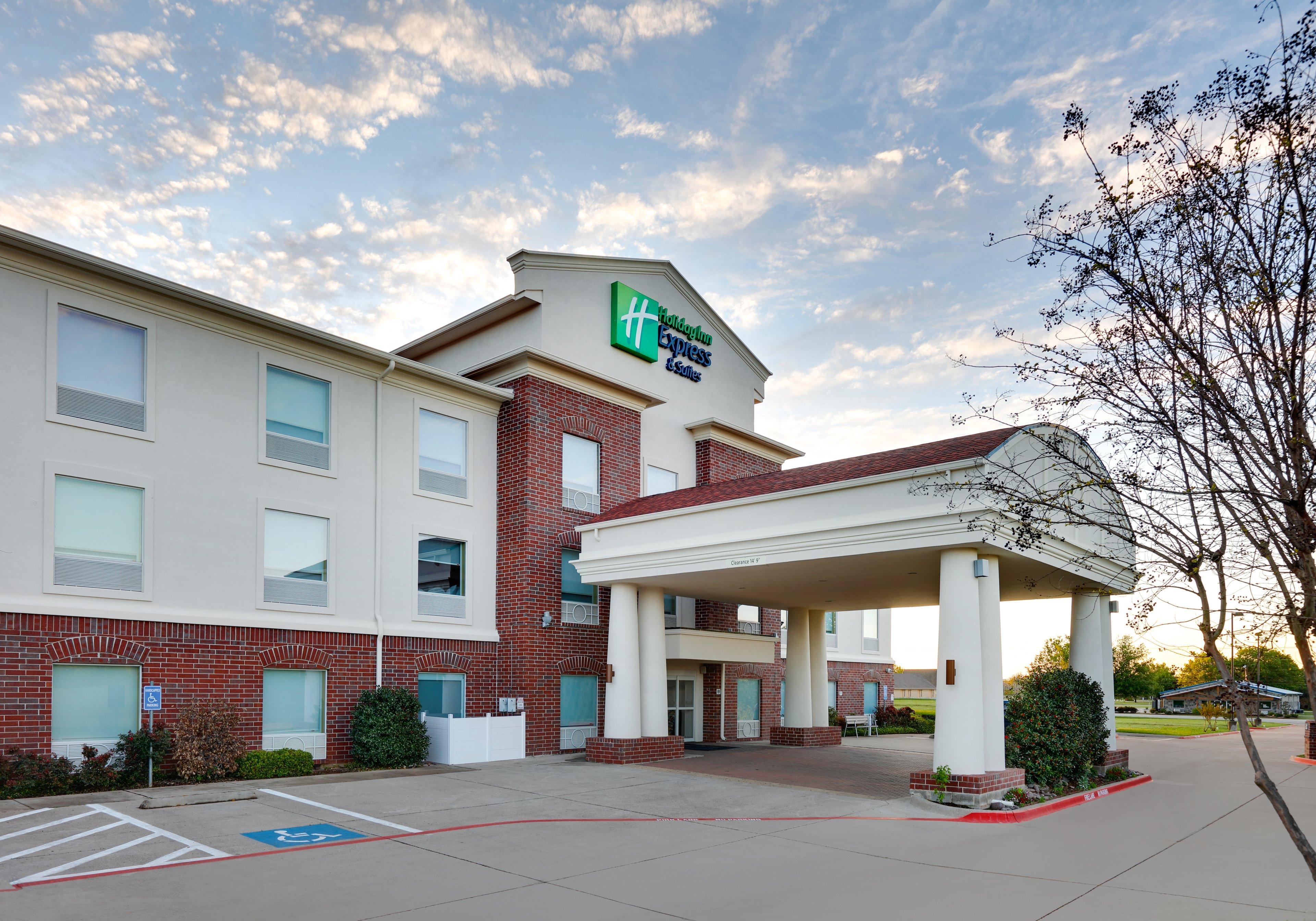 Holiday Inn Express Hotel & Suites Cleburne By Ihg Bagian luar foto