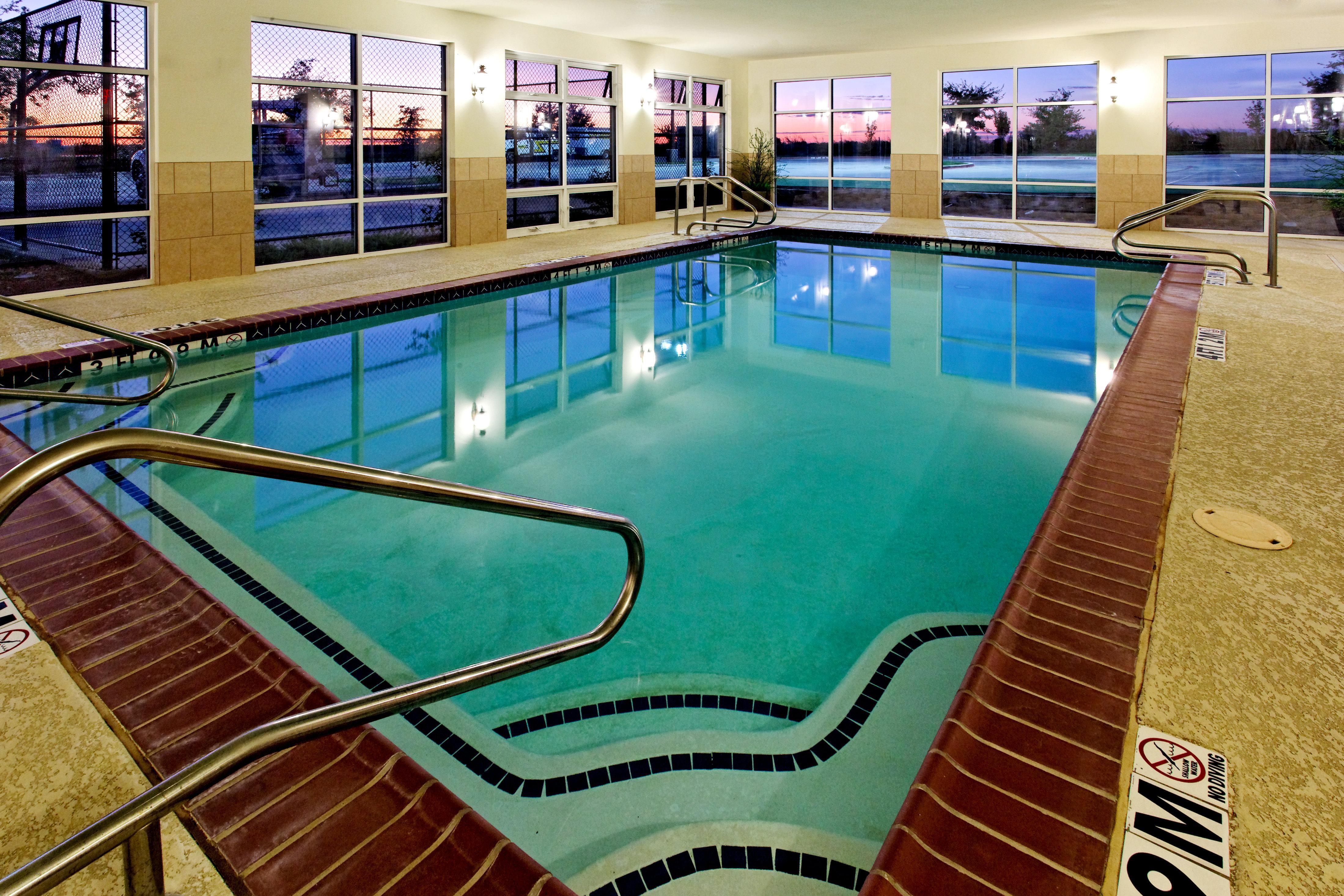 Holiday Inn Express Hotel & Suites Cleburne By Ihg Bagian luar foto